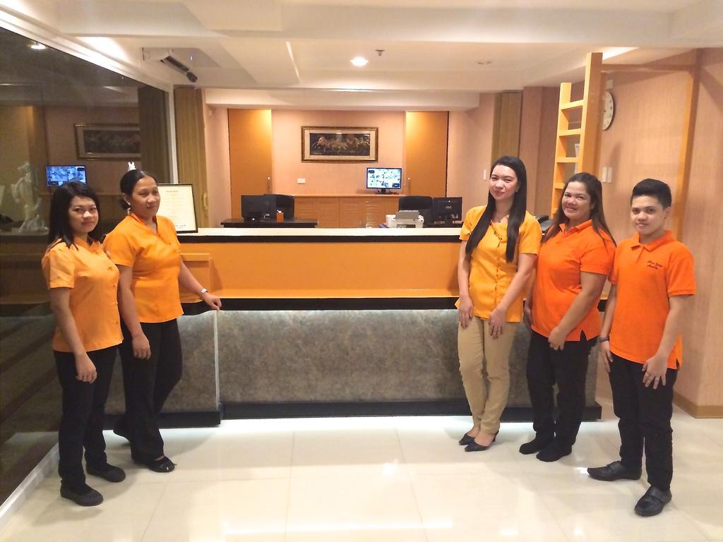 Stone House Hotel Pasay Exterior foto