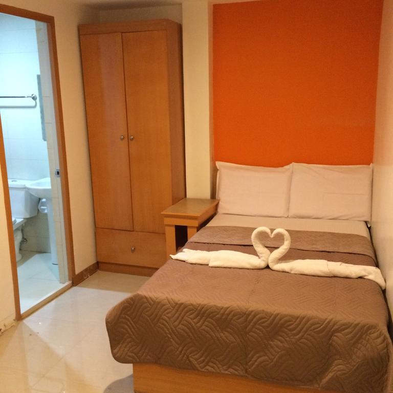 Stone House Hotel Pasay Exterior foto