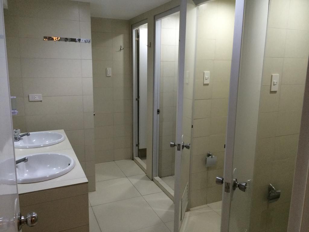 Stone House Hotel Pasay Exterior foto