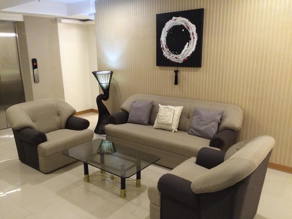 Stone House Hotel Pasay Exterior foto