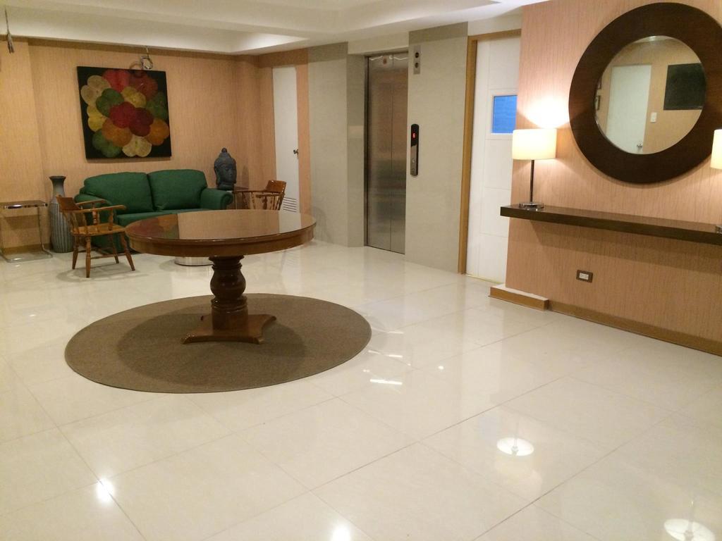 Stone House Hotel Pasay Exterior foto
