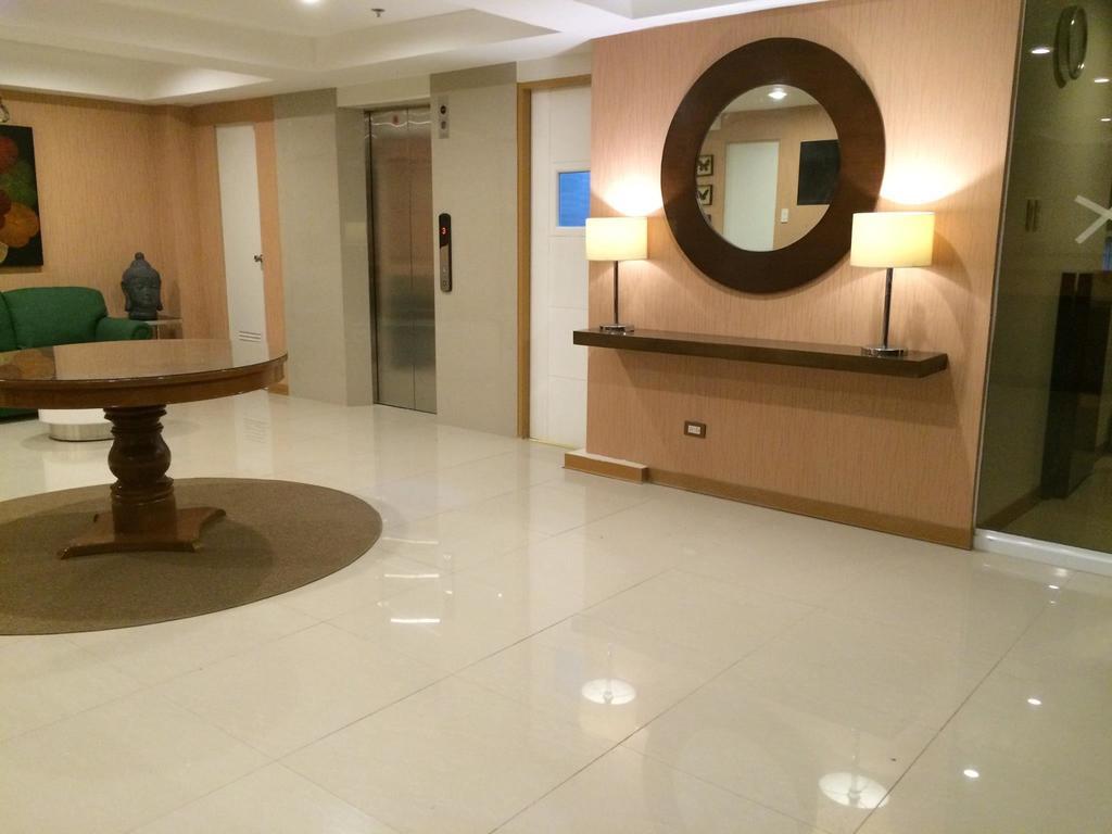 Stone House Hotel Pasay Exterior foto